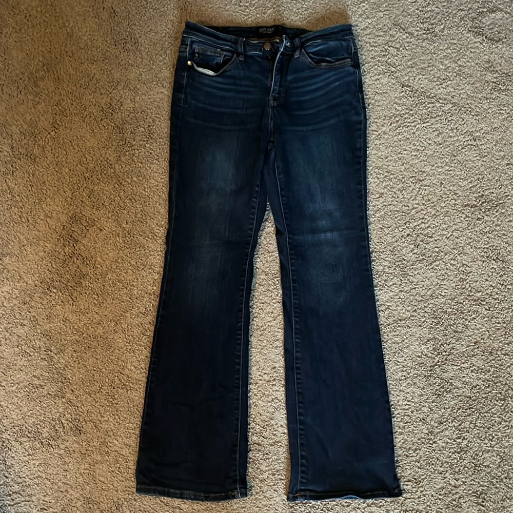 Dark wash stretchy boot cut Judy blue jeans